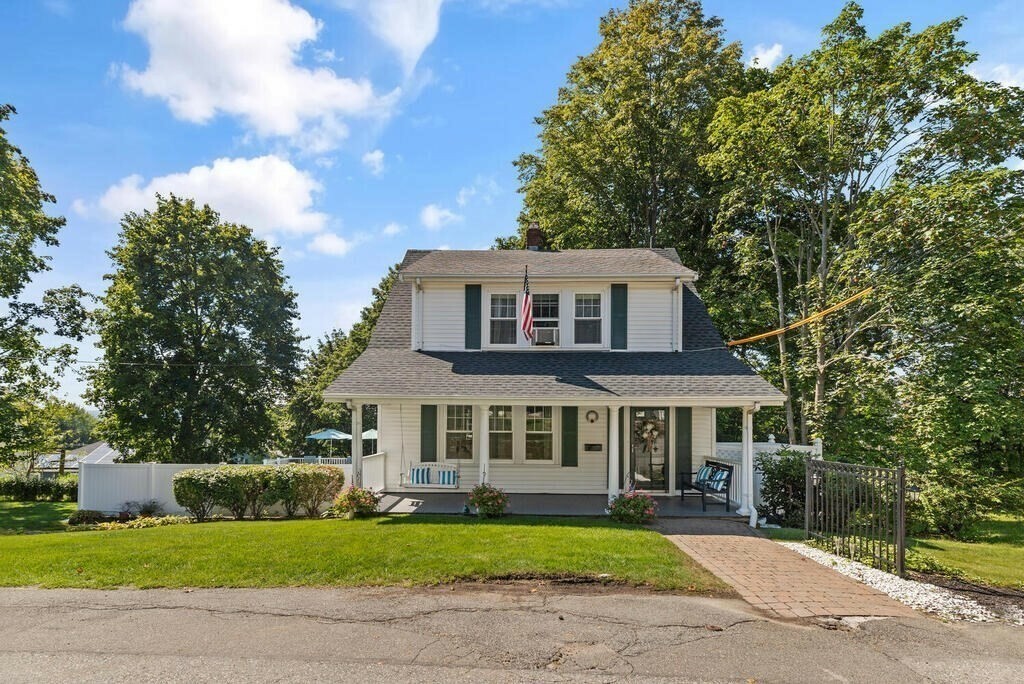 Property Photo: 11 Sonrel St MA 01801