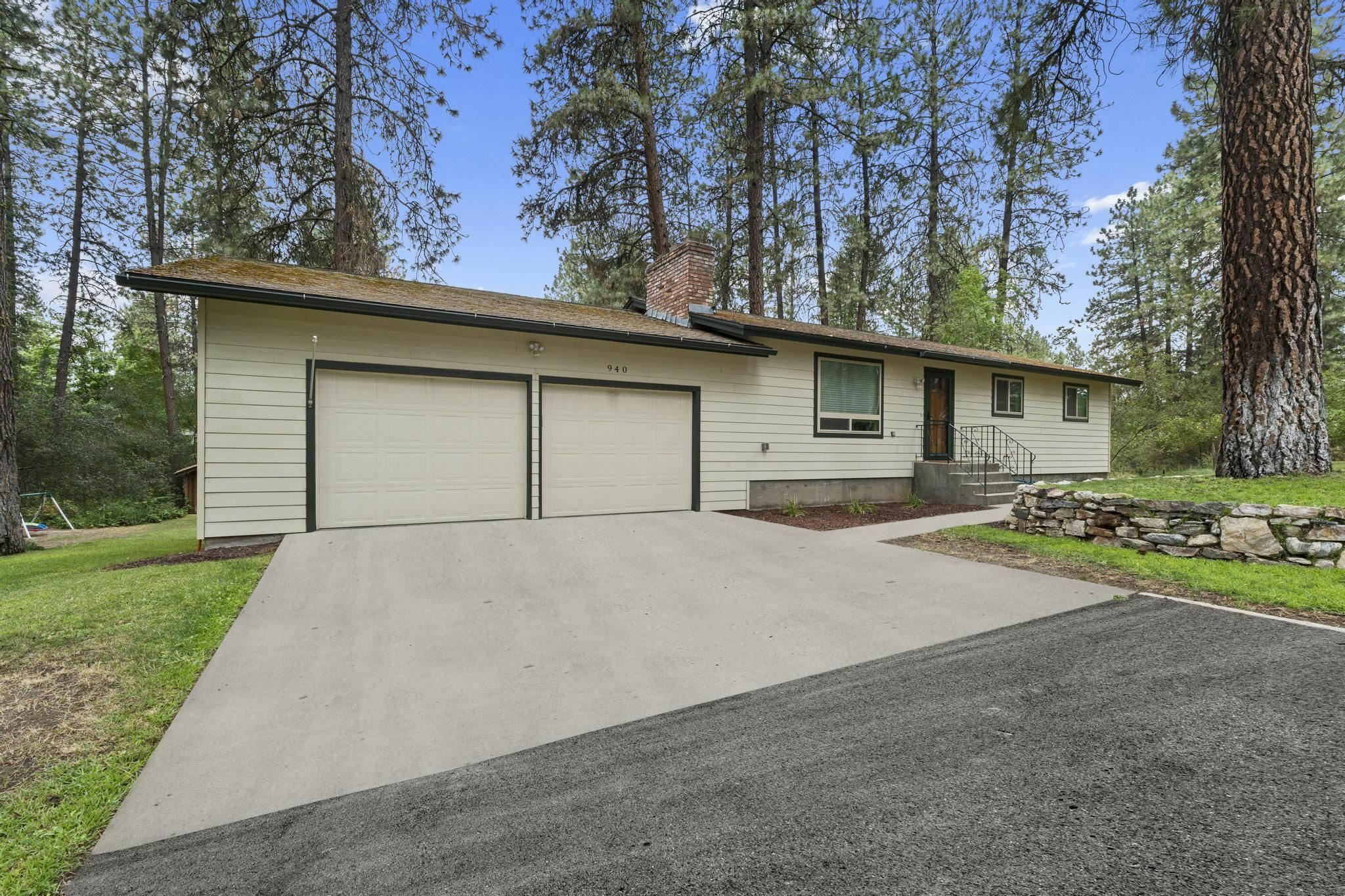 Property Photo:  940 S Josephine Rd  WA 99141 