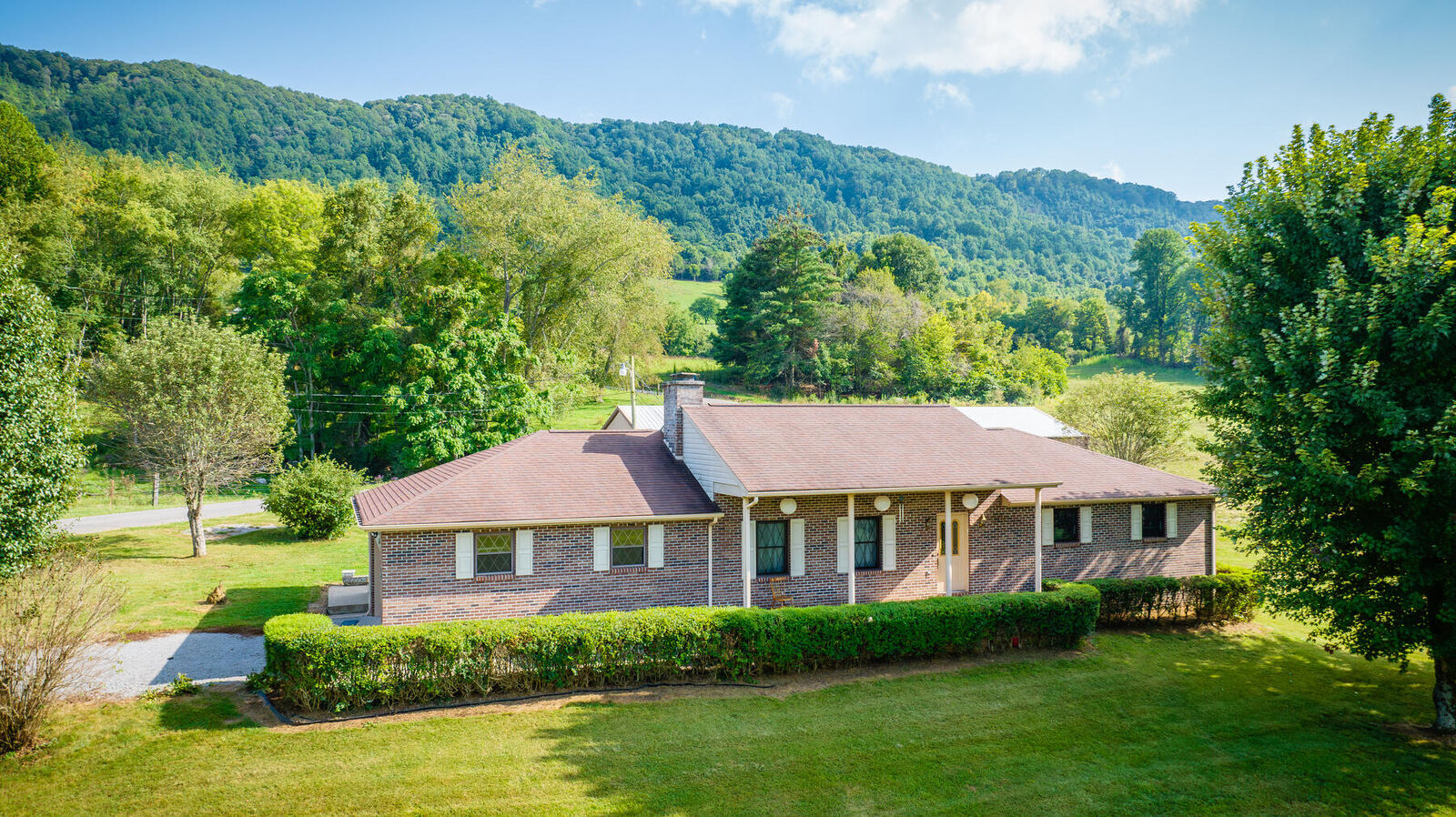 Property Photo: 186 Kelly Coomer Road VA 24219