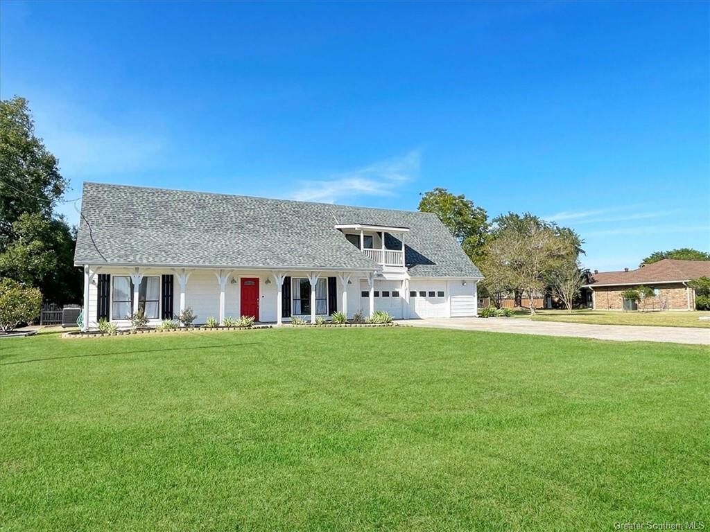 Property Photo:  1012 Lakeridge Lane  LA 70605 