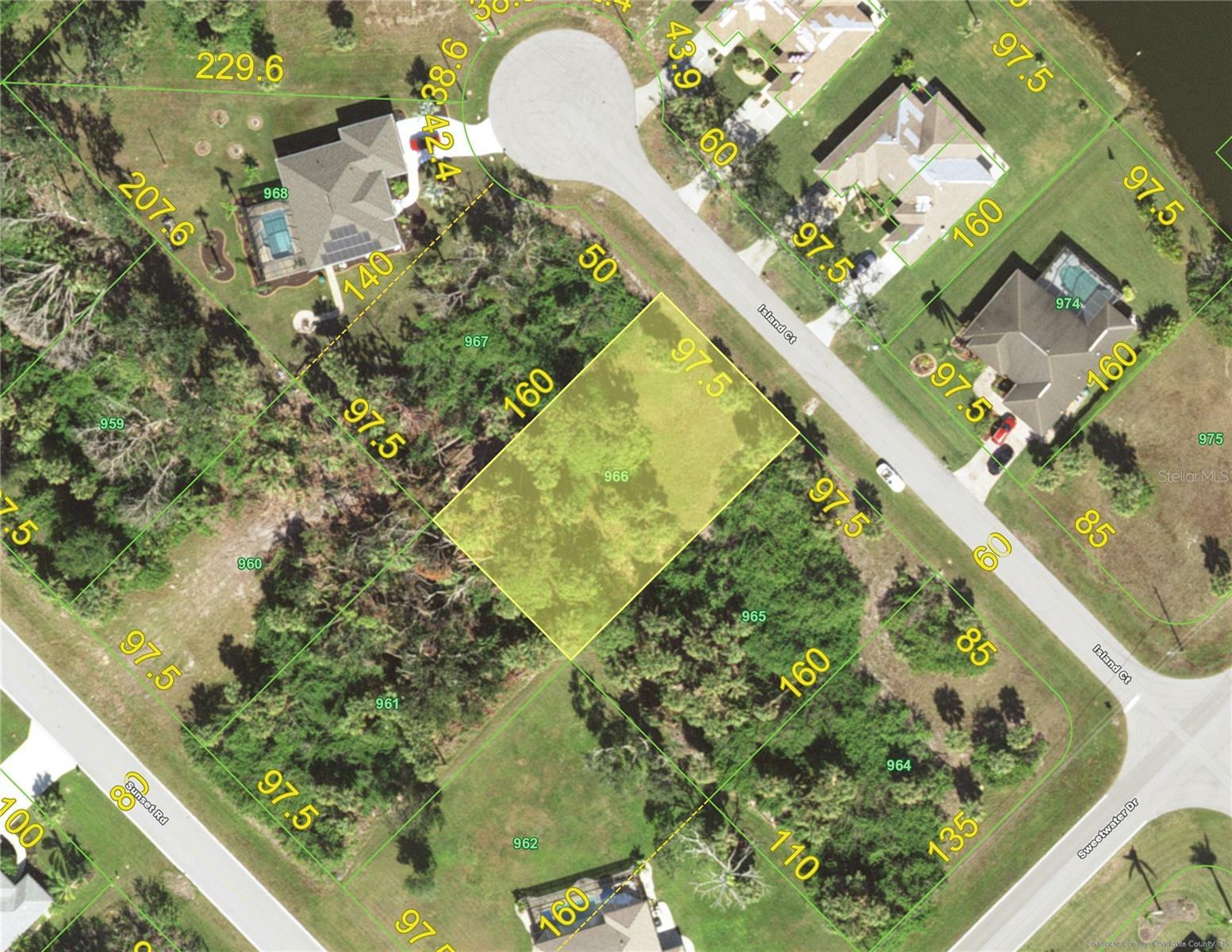 Property Photo: 117 Island Court FL 33947