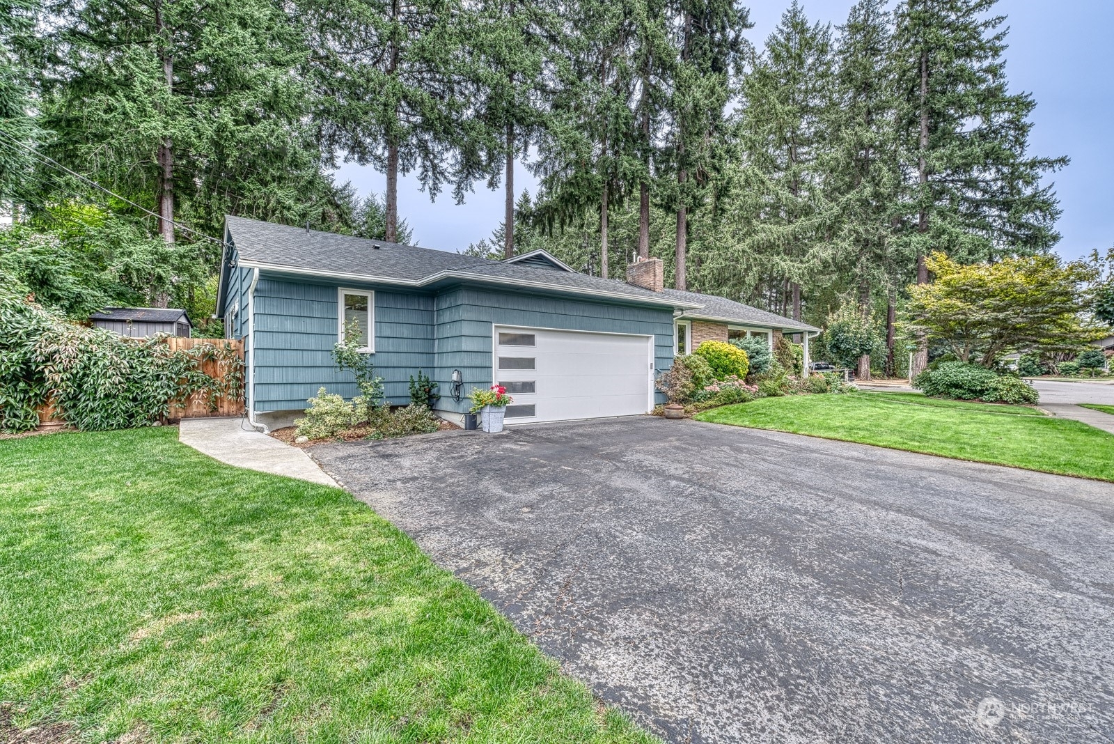 Property Photo:  717 San Juan Avenue  WA 98466 