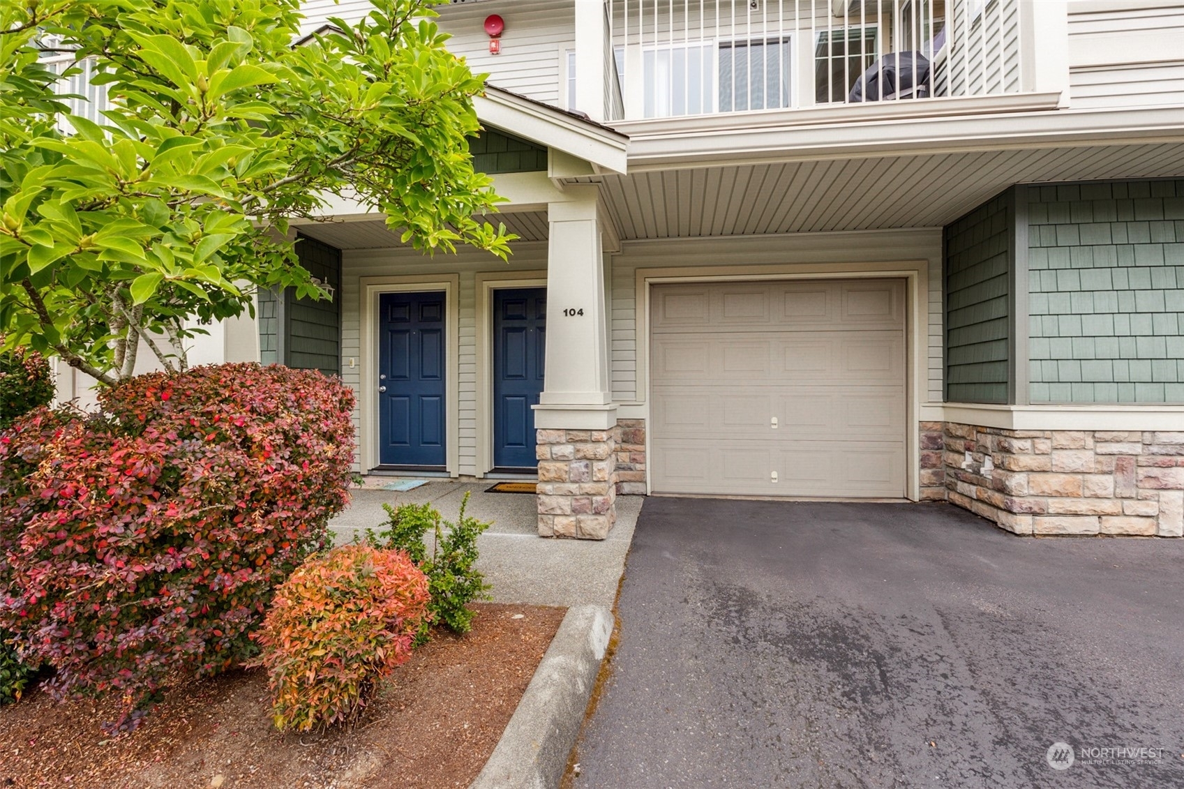 Property Photo: 1031 61st Street SE 104 WA 98092