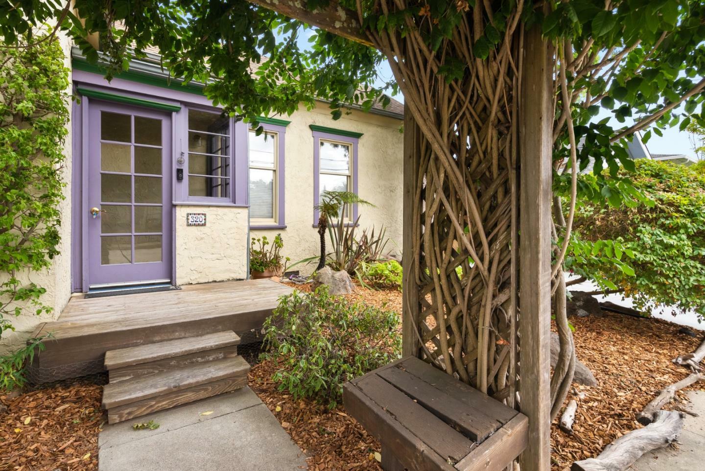 Property Photo:  320 Caledonia Street  CA 95062 