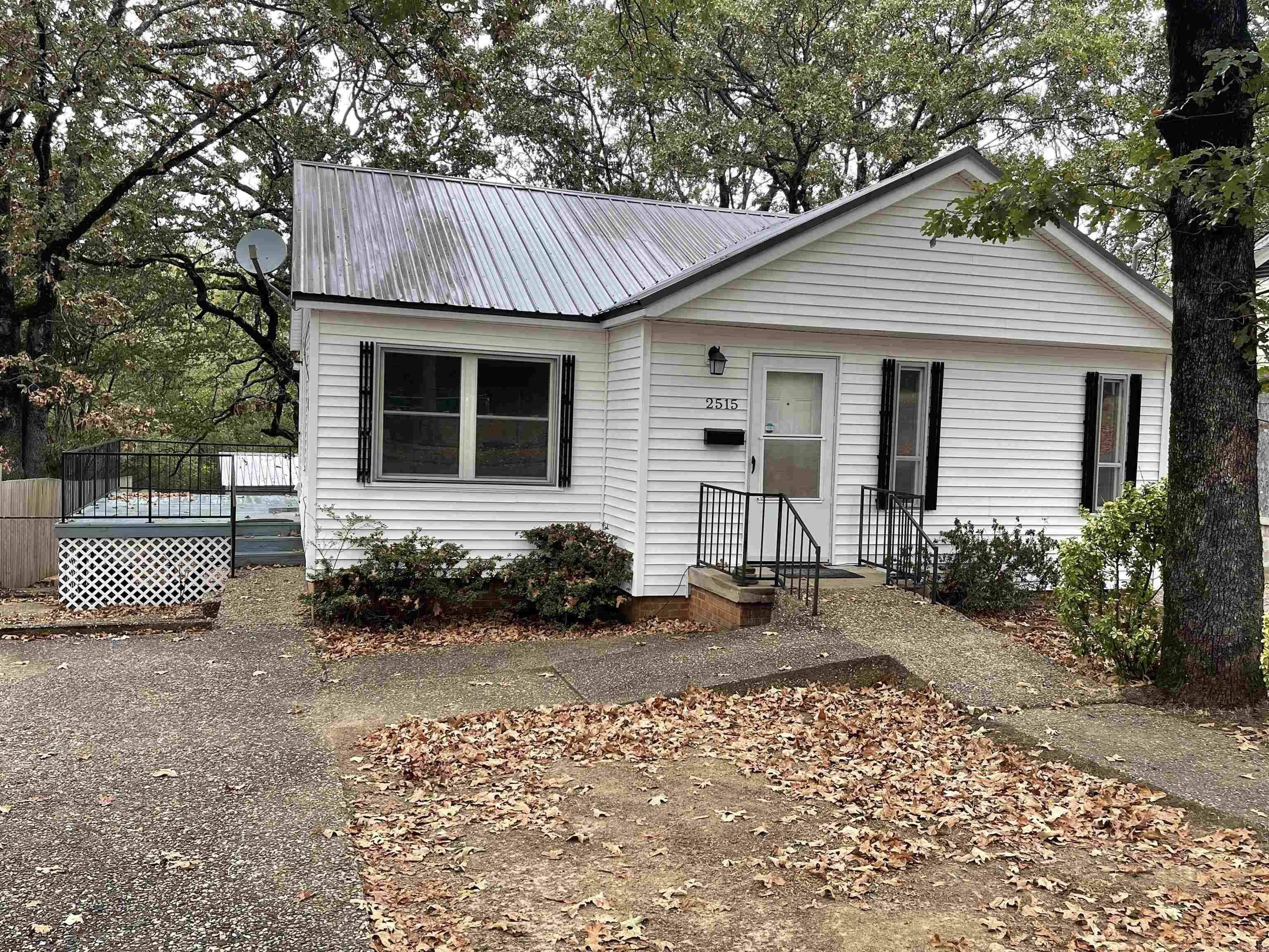 Property Photo:  2515 North Drive  AR 72118 