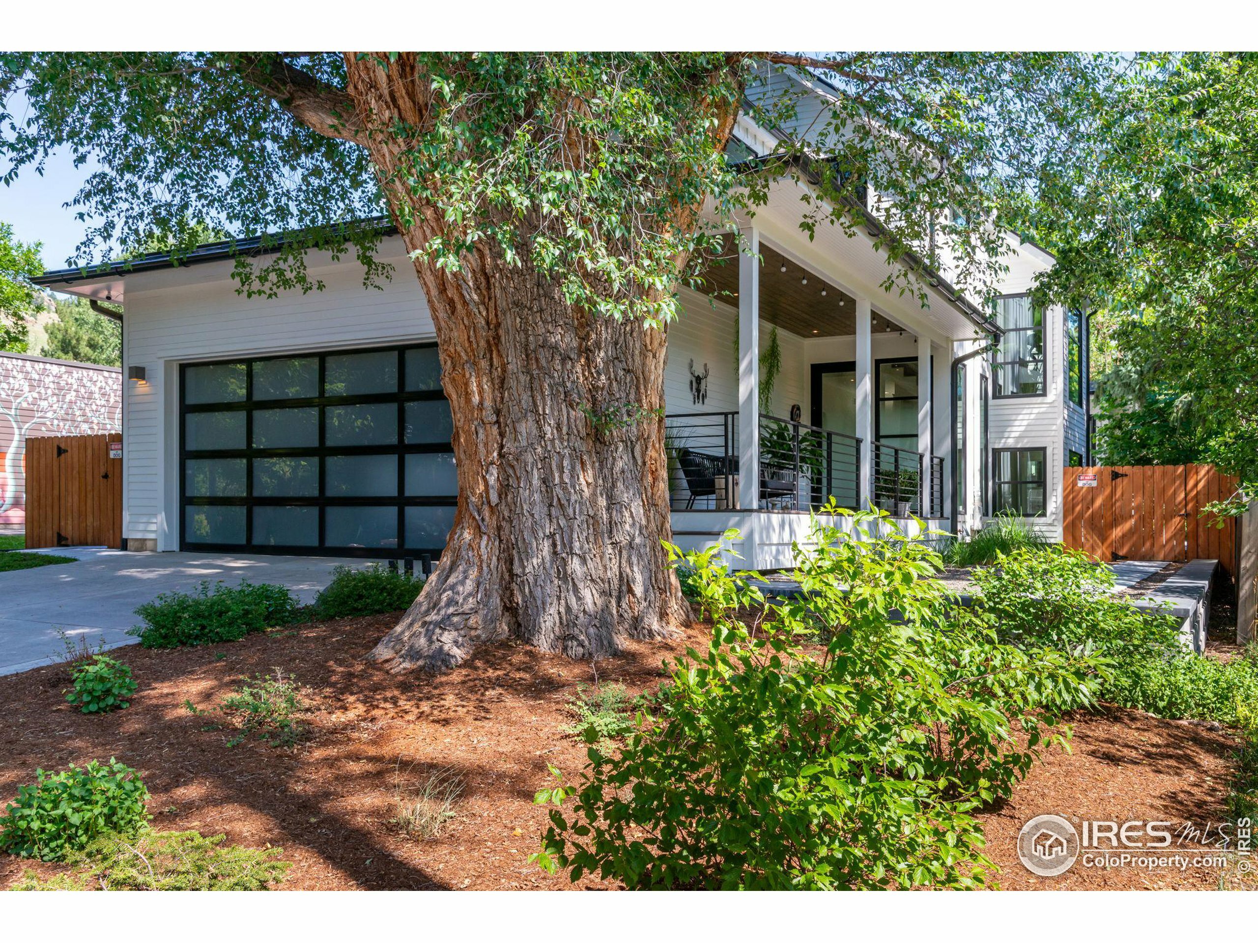 Property Photo: 717 Hawthorn Ave CO 80304