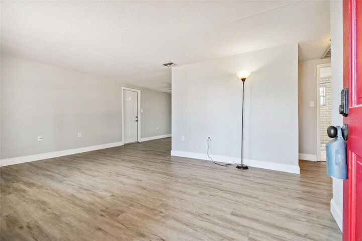 Property Photo: 1435 Whitehall Lane FL 34691