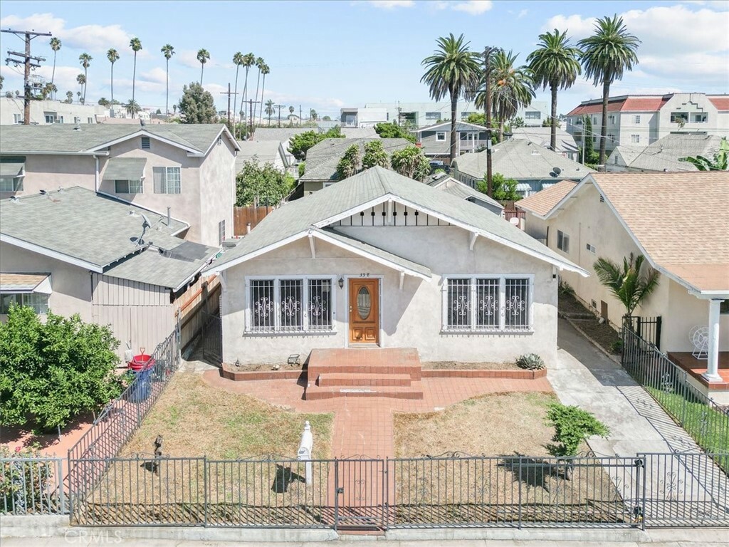 Property Photo:  338 Hobart Place  CA 90004 