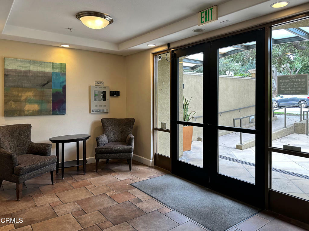 Property Photo: 128 N Oak Knoll Avenue 314 CA 91101