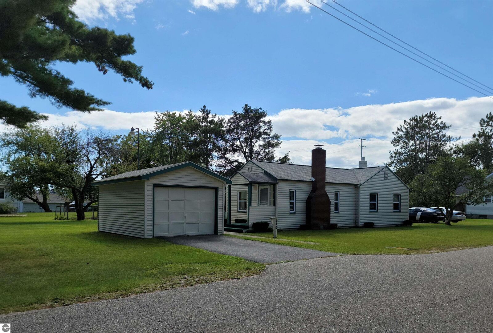 Property Photo: 708 E Westover Street MI 48730