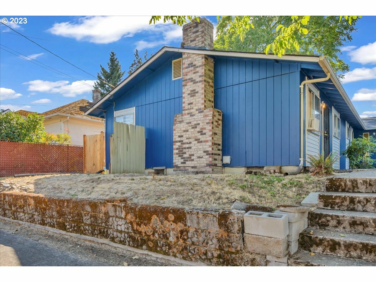 Property Photo: 3328 L St WA 98663