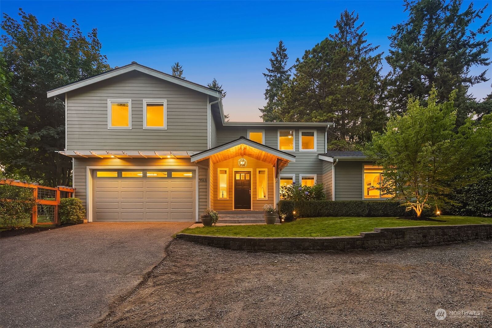 Home for sale in Kirkland: 9511 117th Place NE, Kirkland, WA 98033