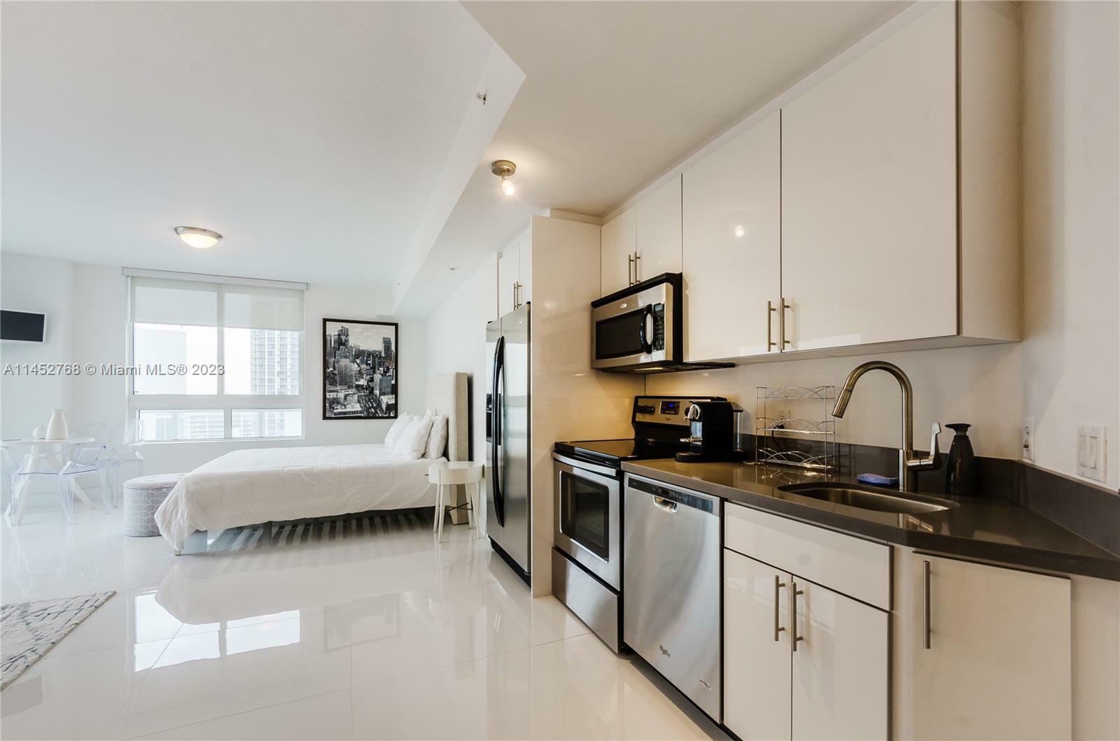 Property Photo: 1900 N Bayshore Dr 3905 FL 33132