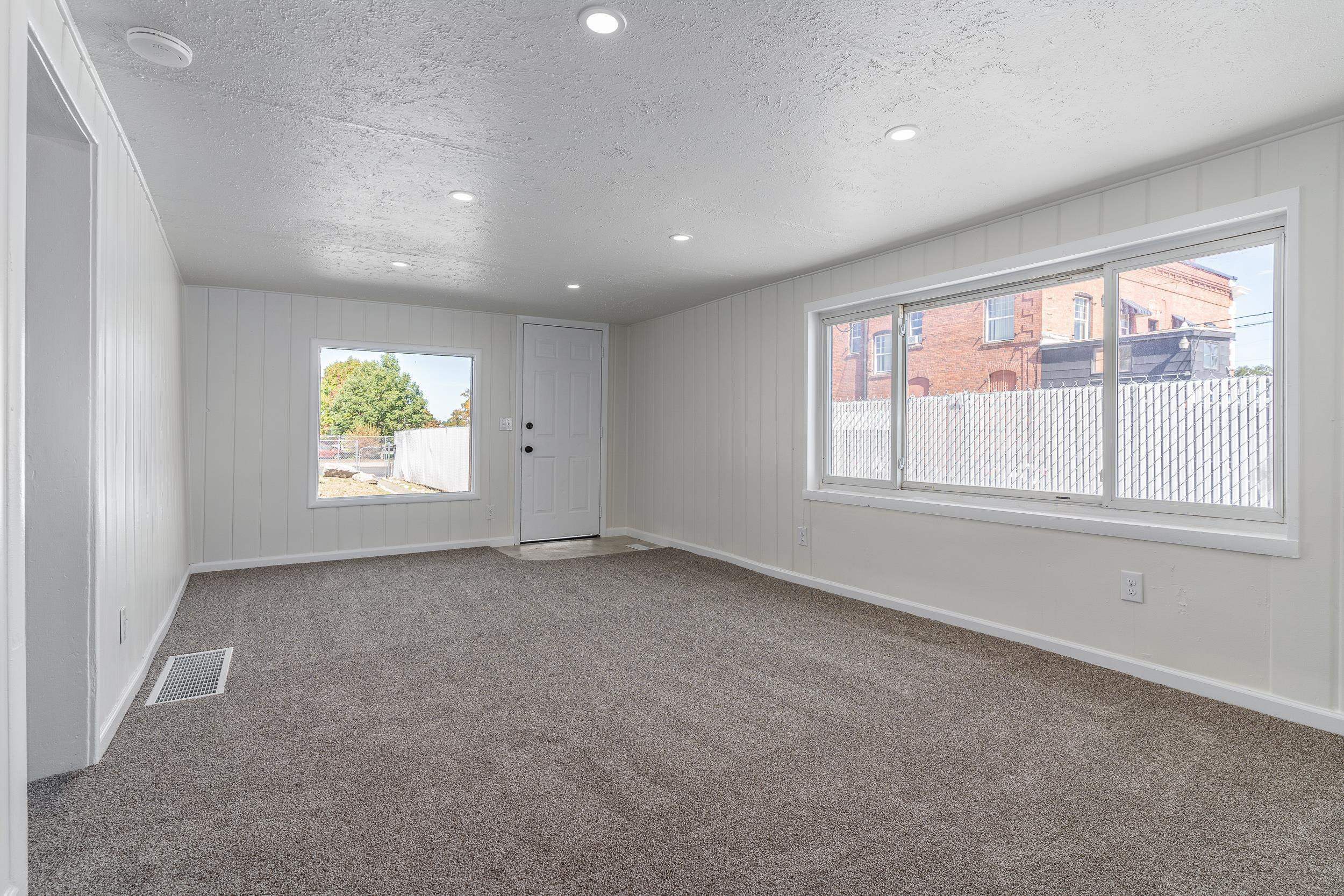 1011 W Maxwell Ave  Spokane WA 99201 photo