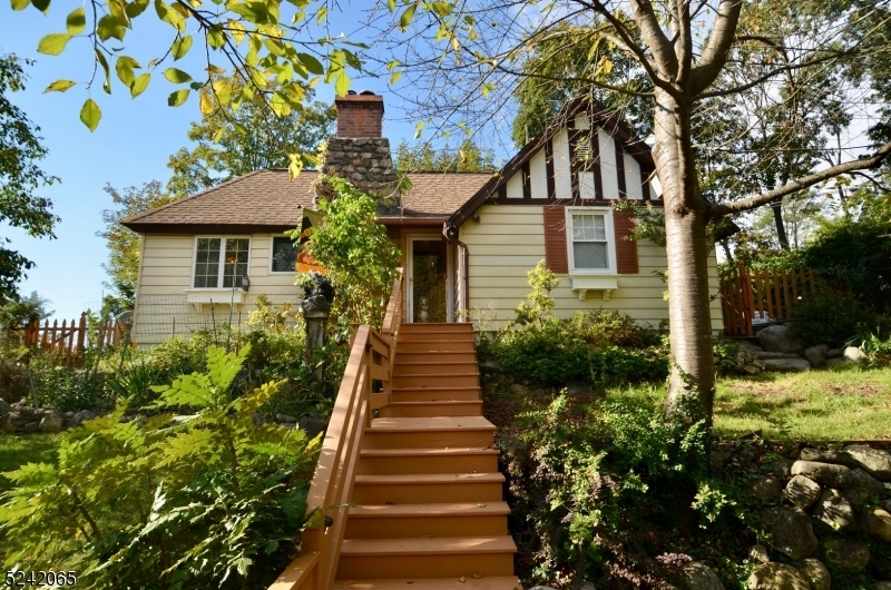Property Photo: 123 Hilltop Trl NJ 07871