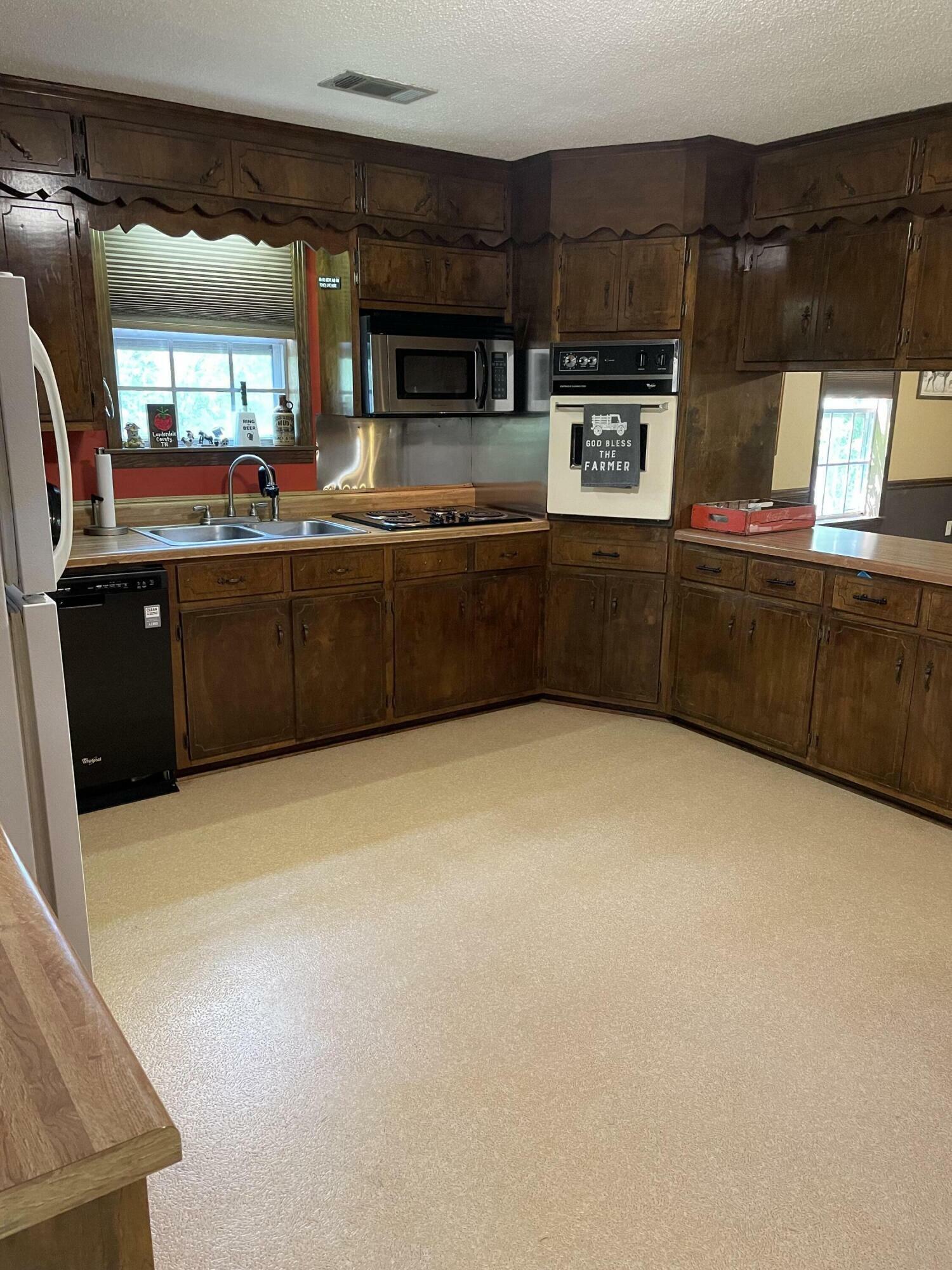 Property Photo: 17960 Ms-2 MS 38863