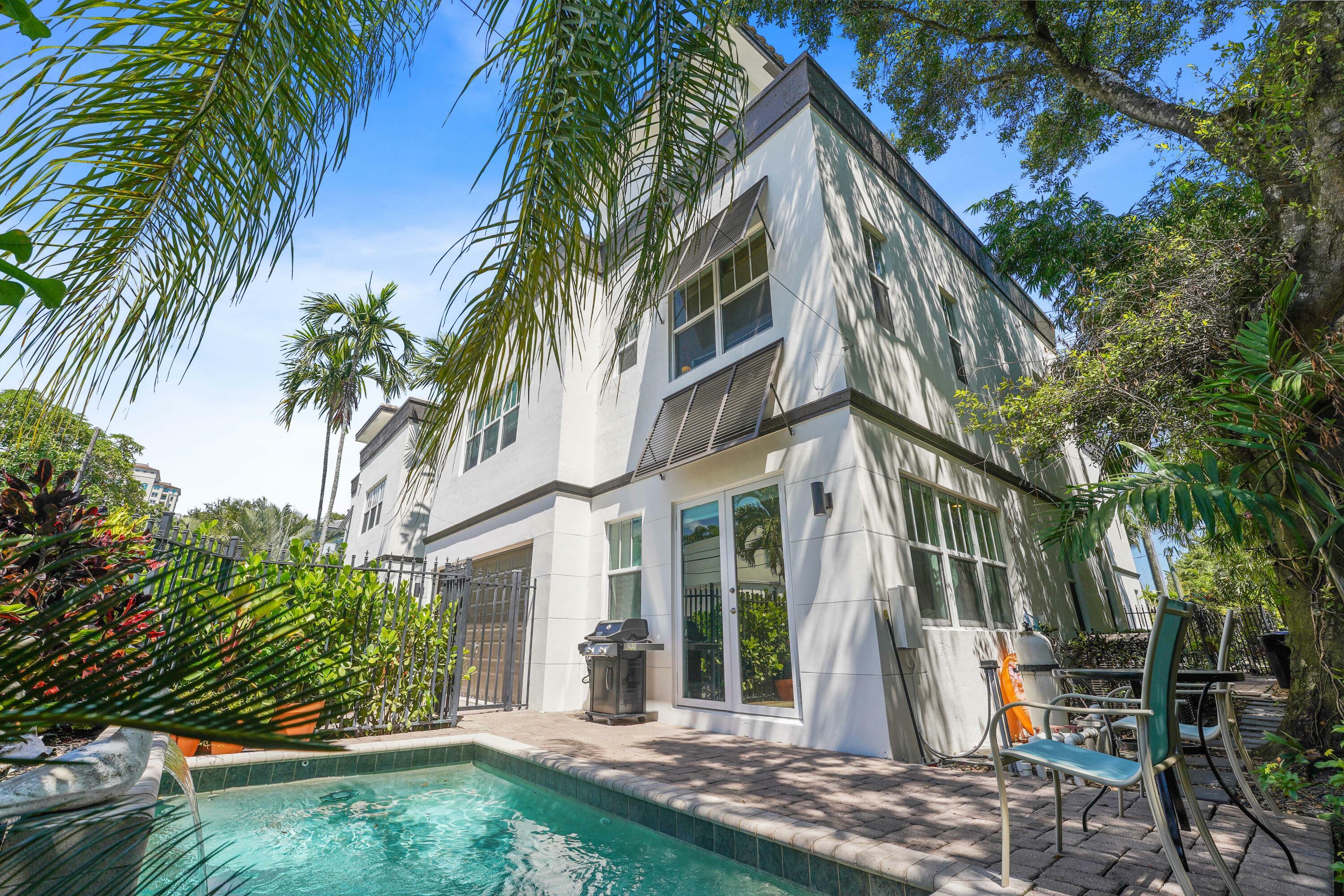 Property Photo: 519 SW 5th Avenue B FL 33315