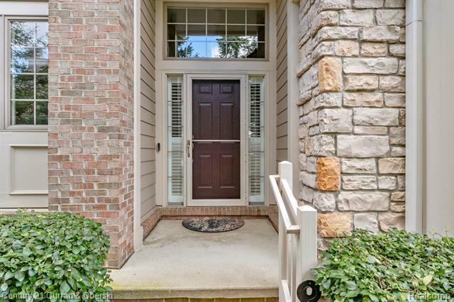 Property Photo: 16902 Lochmoor Circle W 33 MI 48168