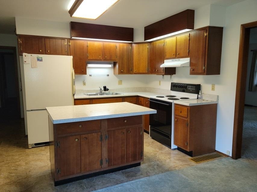 Property Photo: 1301 NW 19th Street IN 47374