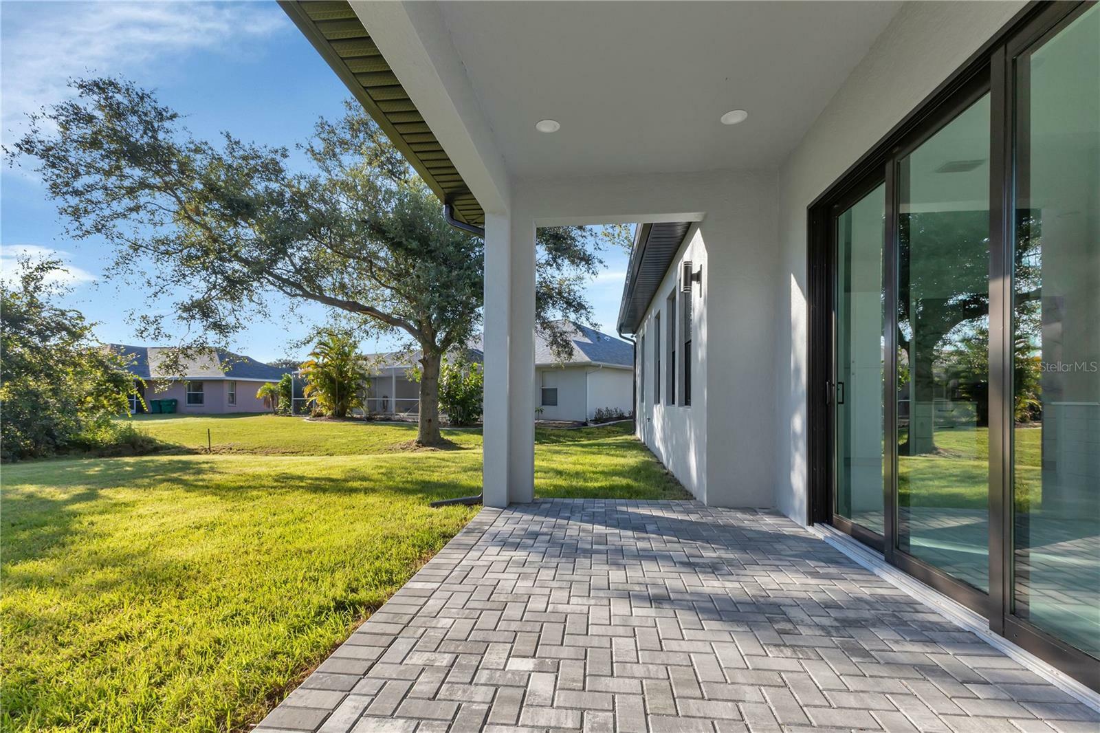 Property Photo: 400 Vitorio Street FL 33983
