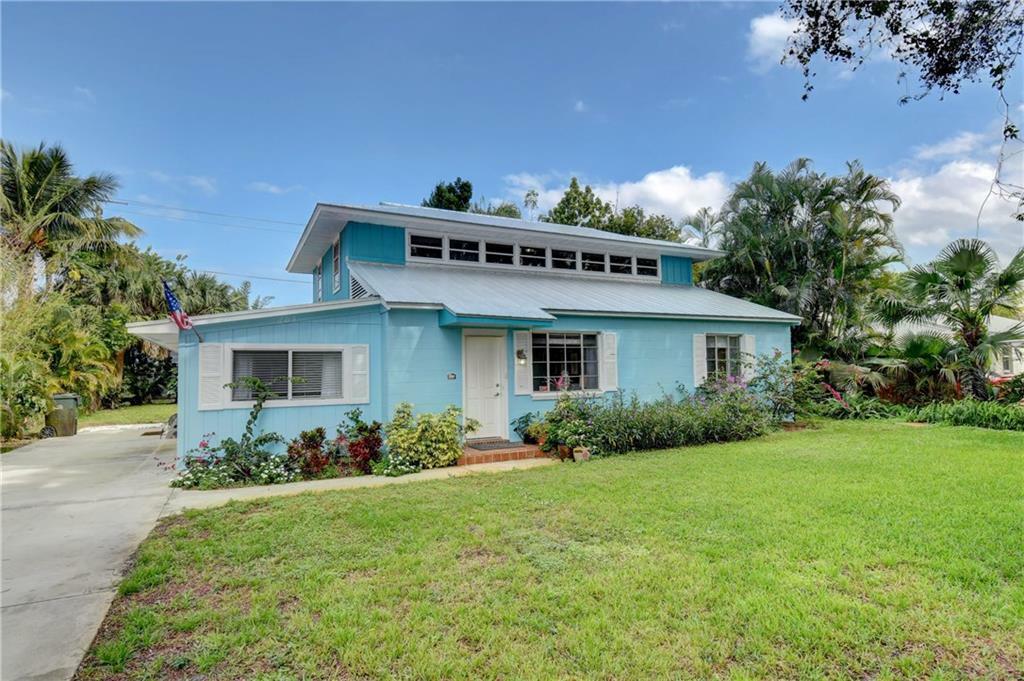 Property Photo:  603 SE Dolphin Drive  FL 34996 