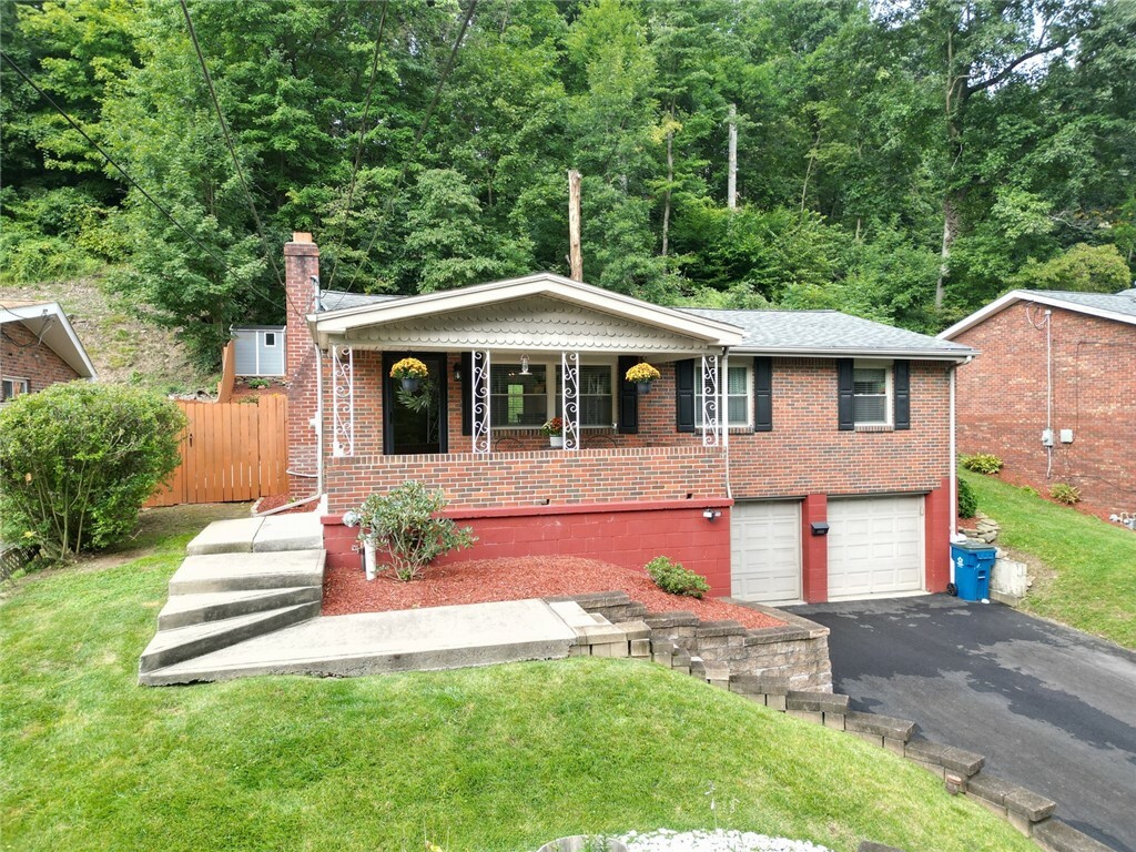 Property Photo:  4815 Hialeah Drive  PA 15239 