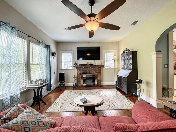 Property Photo:  824 Avenue Y NW  FL 33881 