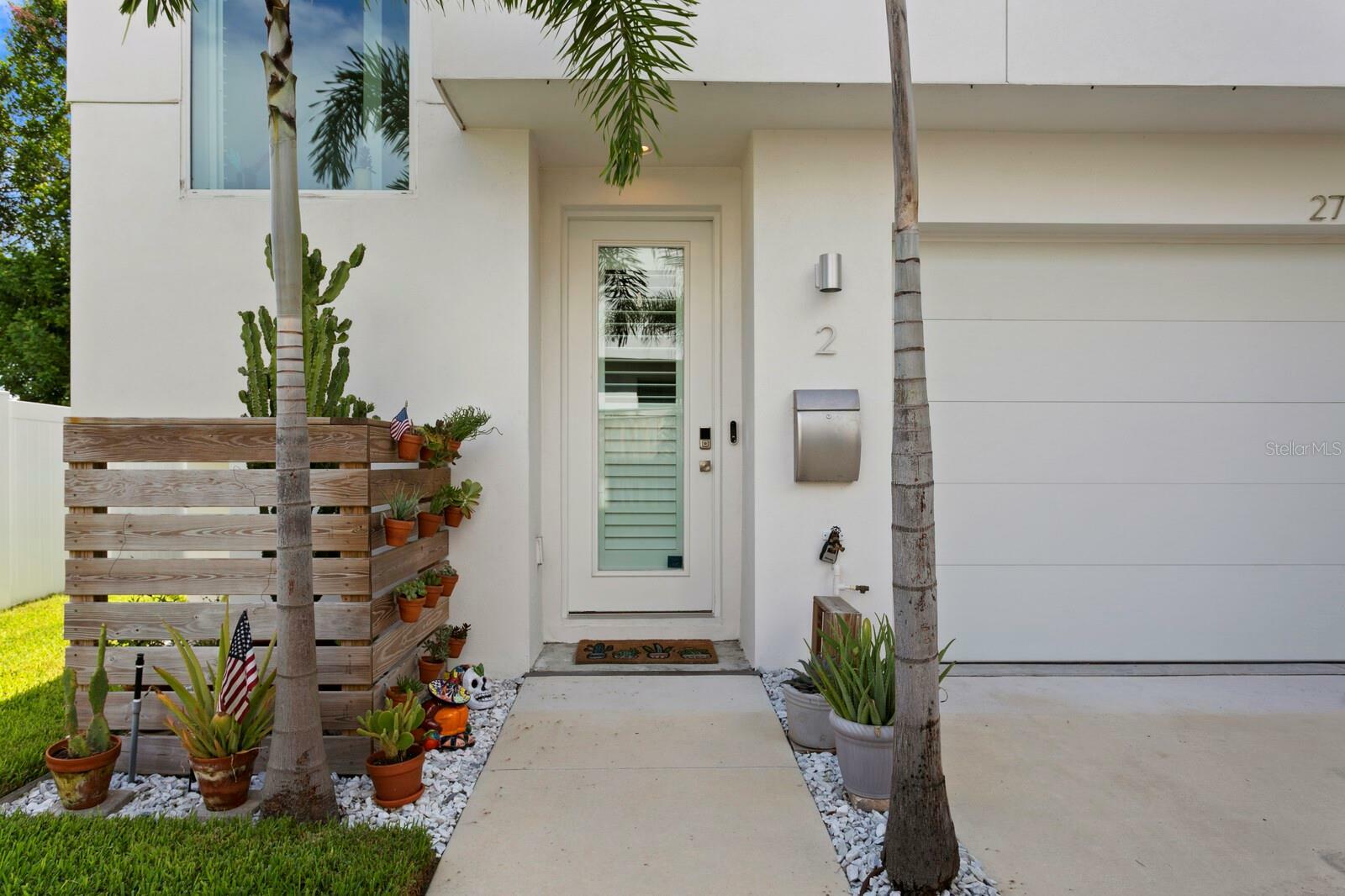 Property Photo:  2728 N Ridgewood Avenue 2  FL 33602 