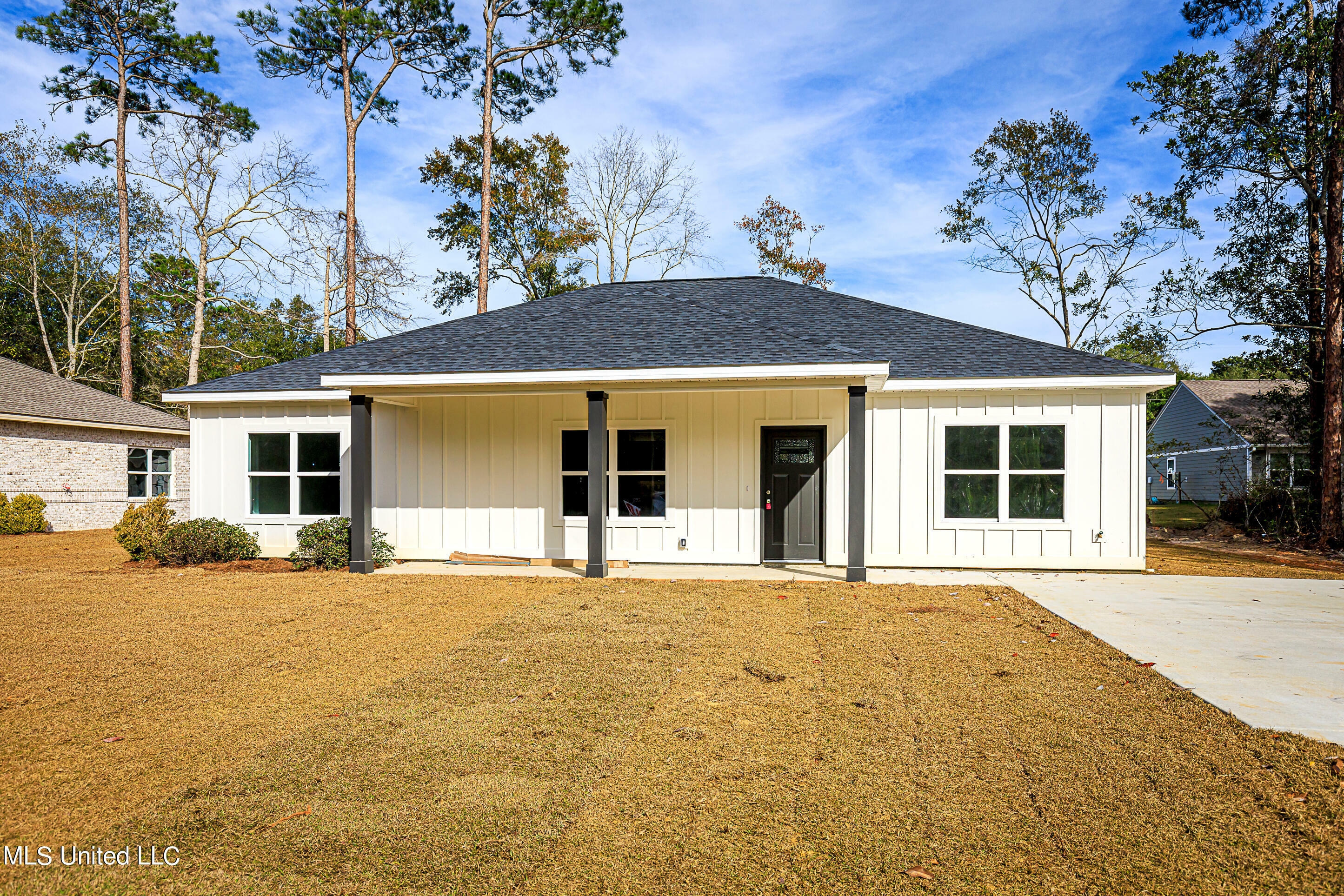 Property Photo:  516 Plum Street  MS 39564 