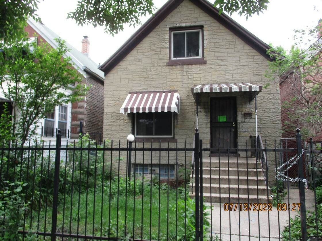 Property Photo:  3648 W Hirsch Street  IL 60651 