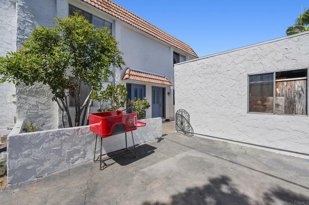 Property Photo:  1074 76 Balour Drive  CA 92024 