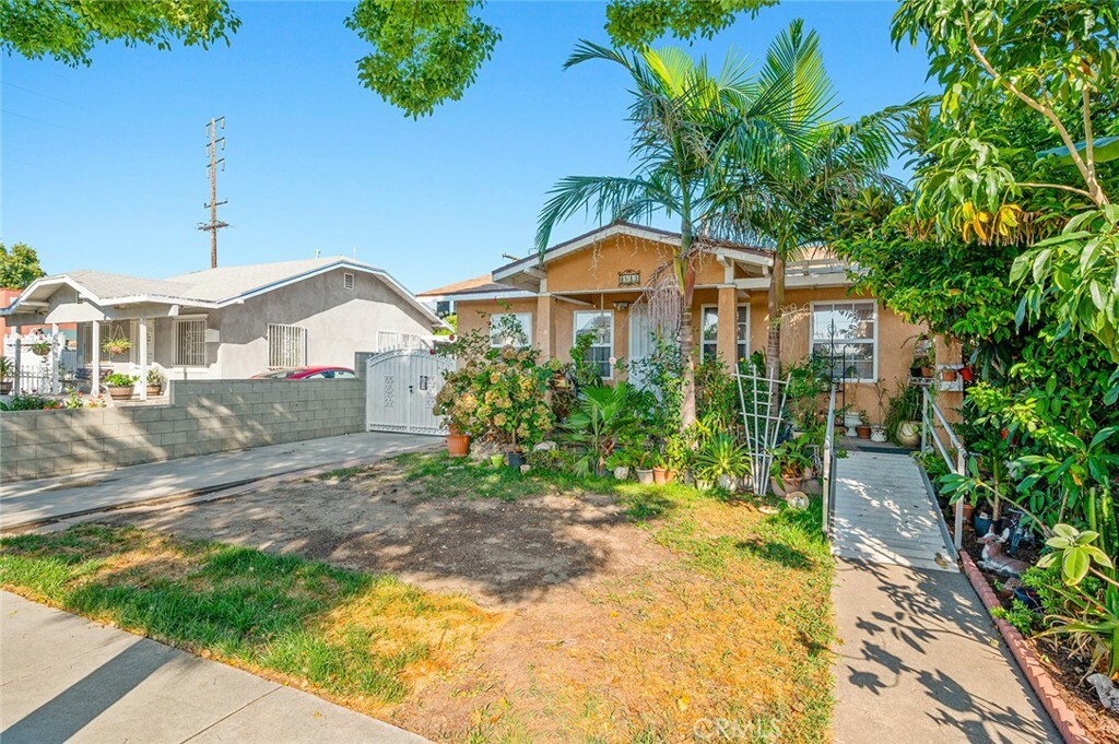 Property Photo:  8614 8614 S South Gate Avenue S  CA 90280 