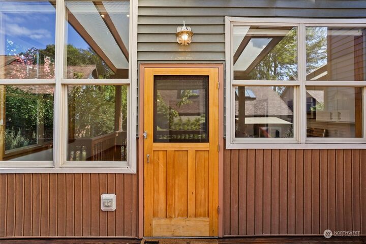 Property Photo: 6000 17th Avenue SW G13 WA 98106