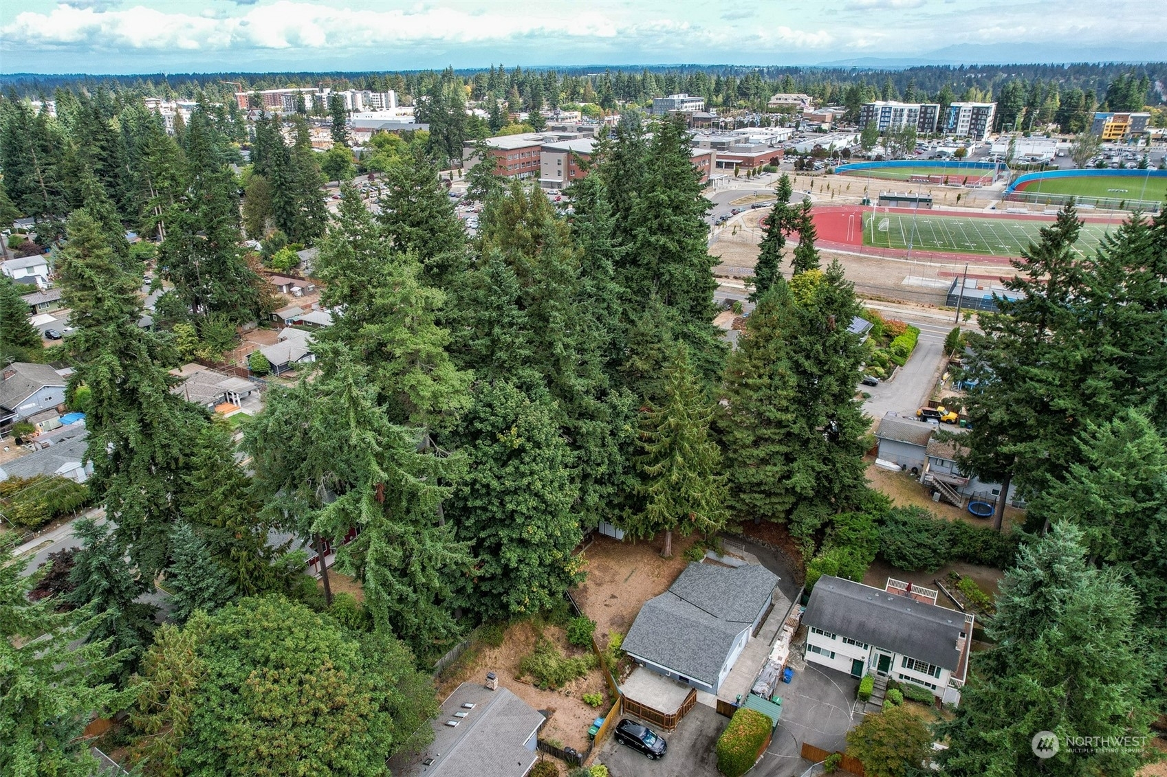 Property Photo:  528 N 170th Court  WA 98133 