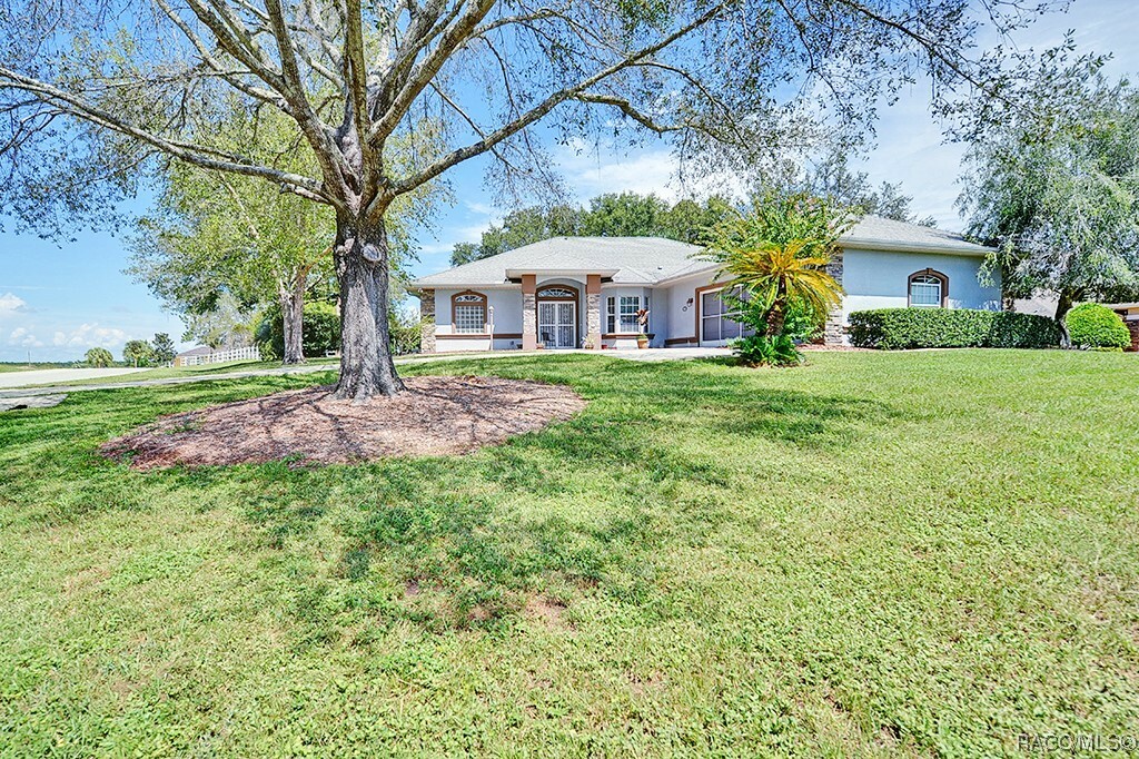 Property Photo:  941 E Crown Of Roses Loop  FL 34453 