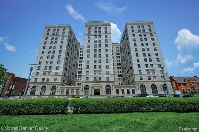 15 E Kirby Street 431  Detroit MI 48202 photo