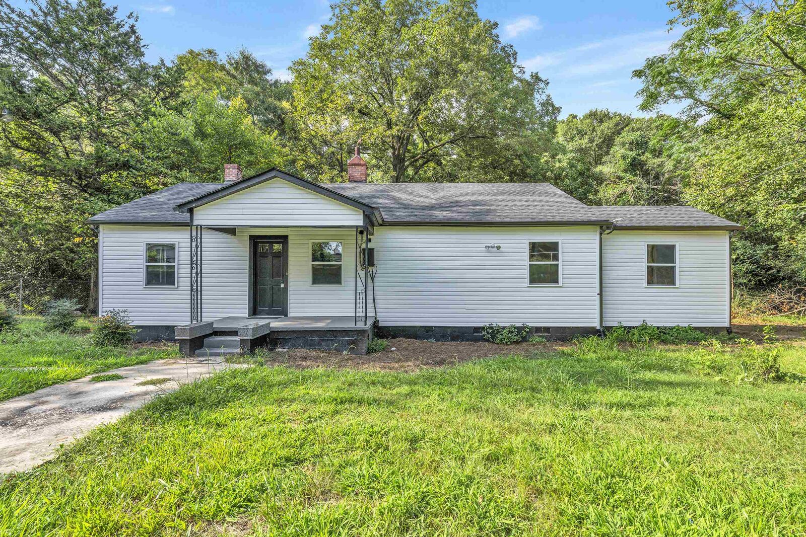 Property Photo: 305 Duncan Avenue SC 29321