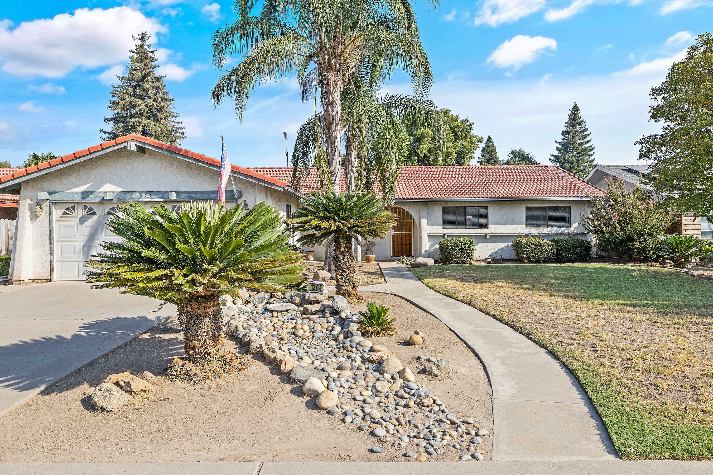 Property Photo:  1204 W Mary Avenue  CA 93277 