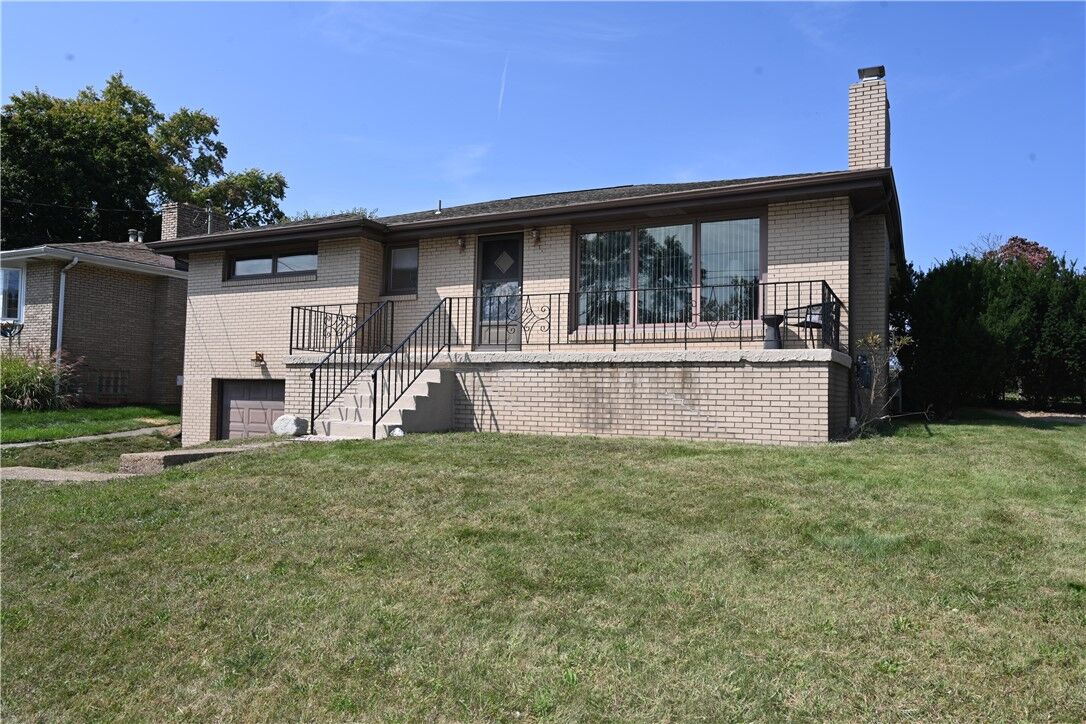 Property Photo:  100 Union Avenue  PA 15137 