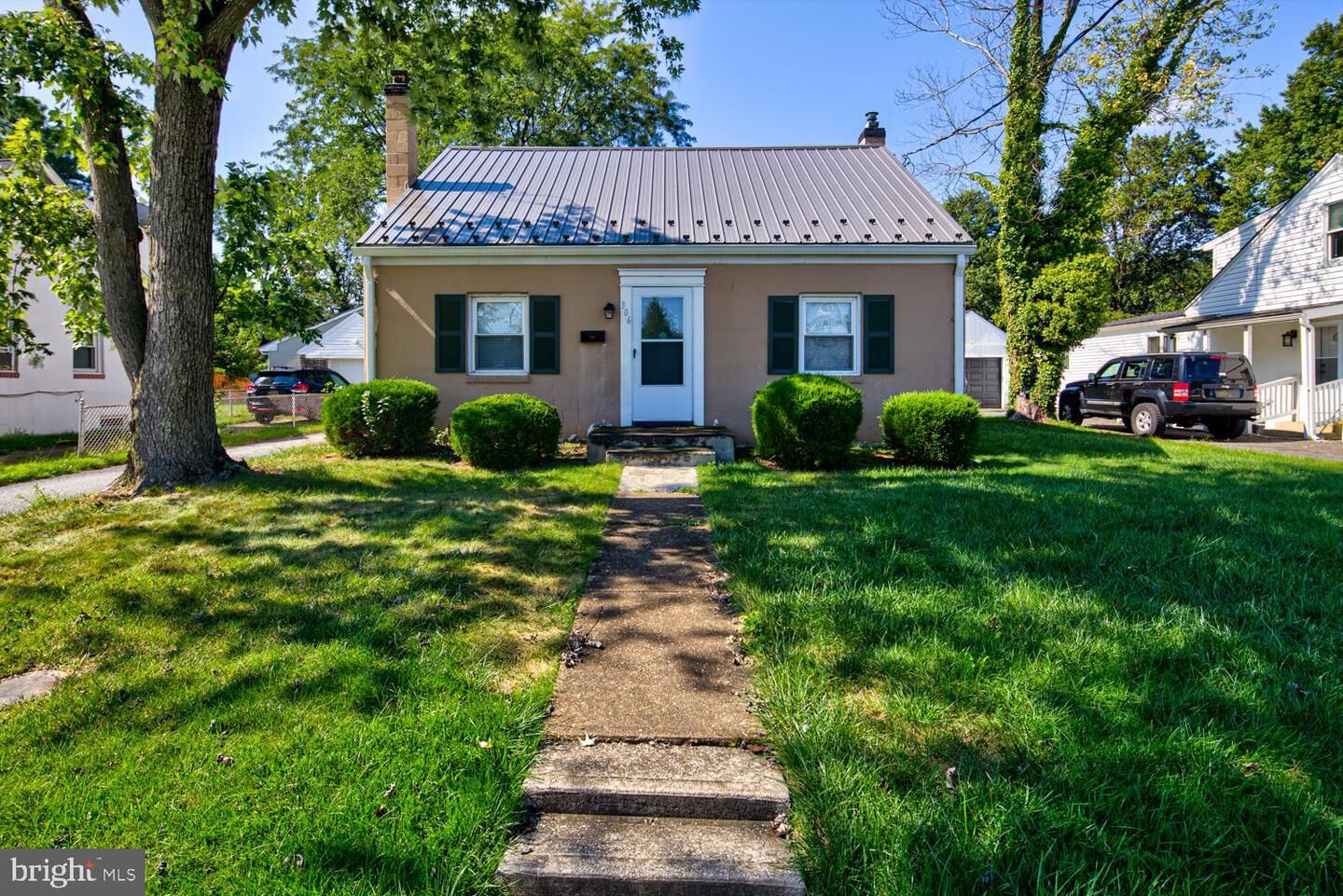 Property Photo:  306 Decalb Avenue  DE 19804 