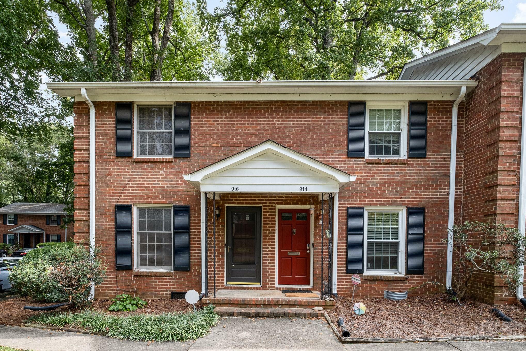 Property Photo:  916 Hollywood Street  NC 28211 