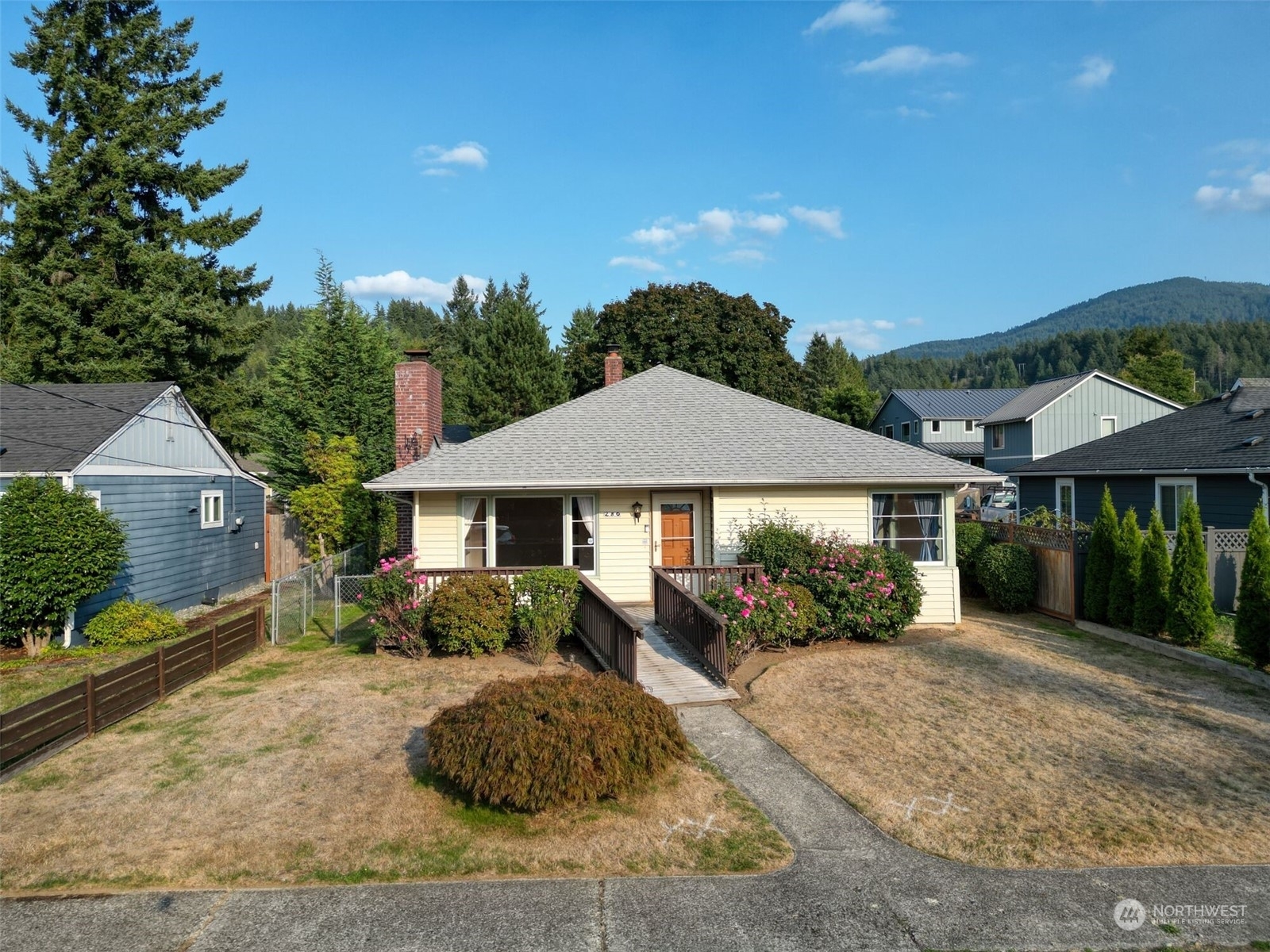 Property Photo: 280 1st Avenue NE WA 98027