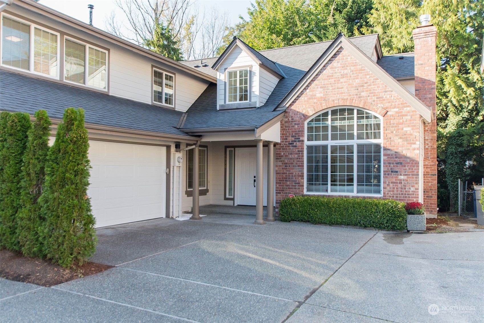 Property Photo: 6916 117th Drive NE WA 98033