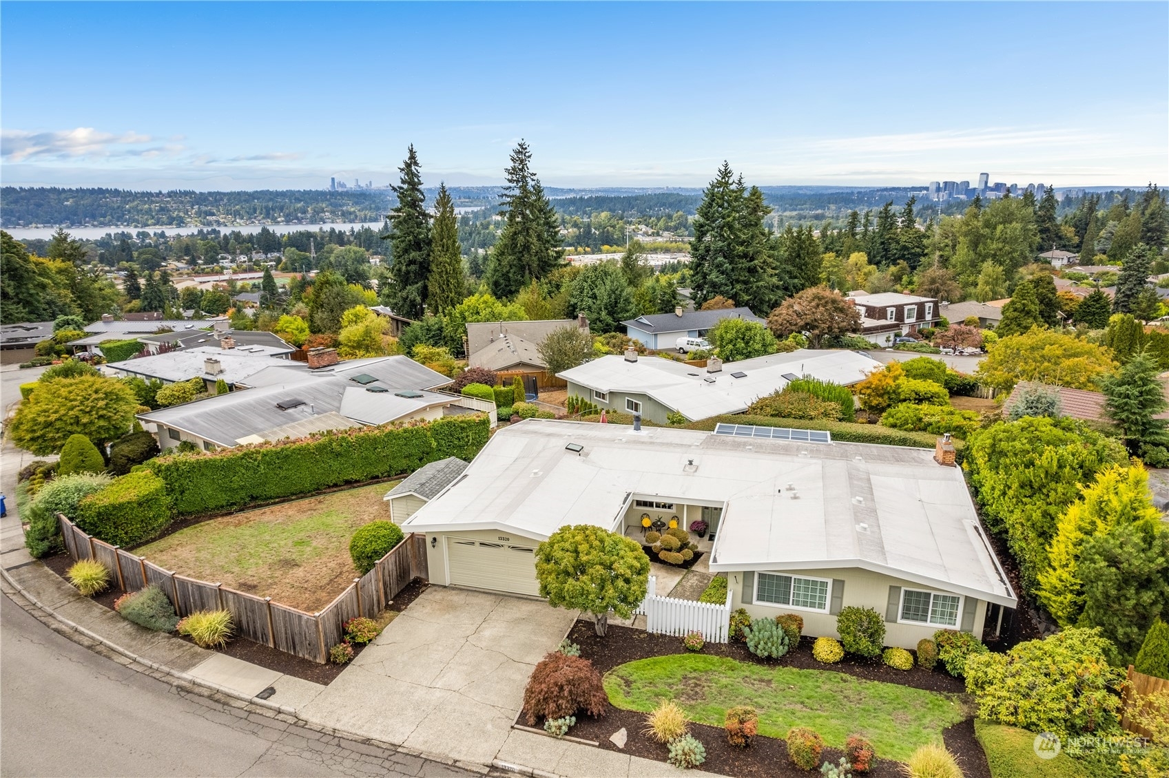 Property Photo: 13320 SE 43rd Street WA 98006