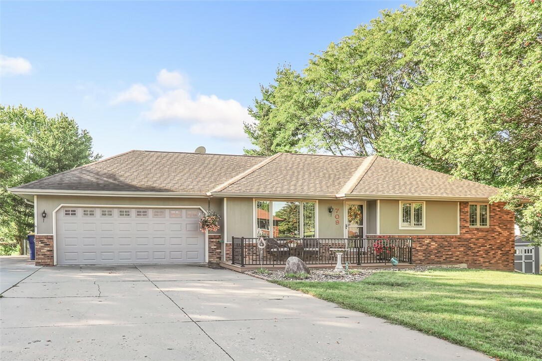 Property Photo:  709 Brentwood Drive  IA 50219 