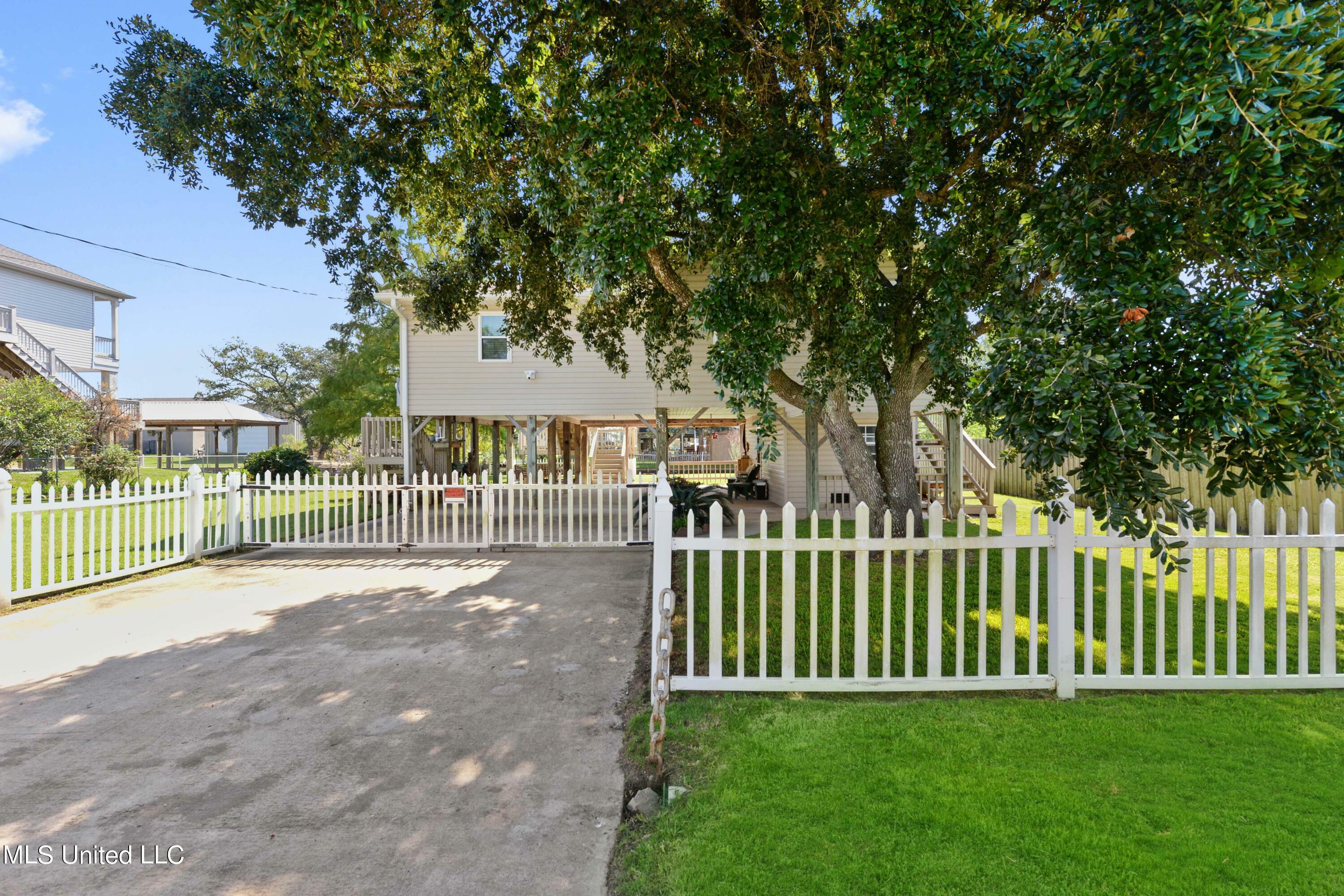 Property Photo:  806 Deer Drive  MS 39520 