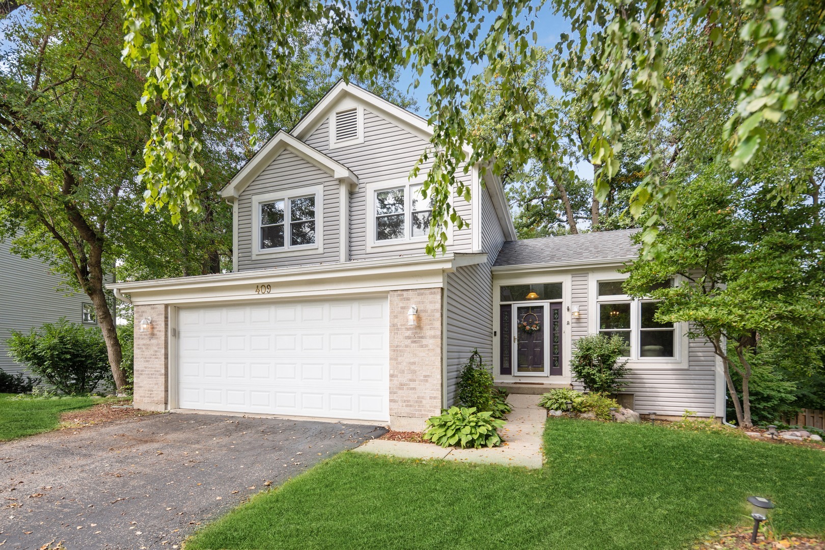 Property Photo: 409 Hunters Way IL 60021