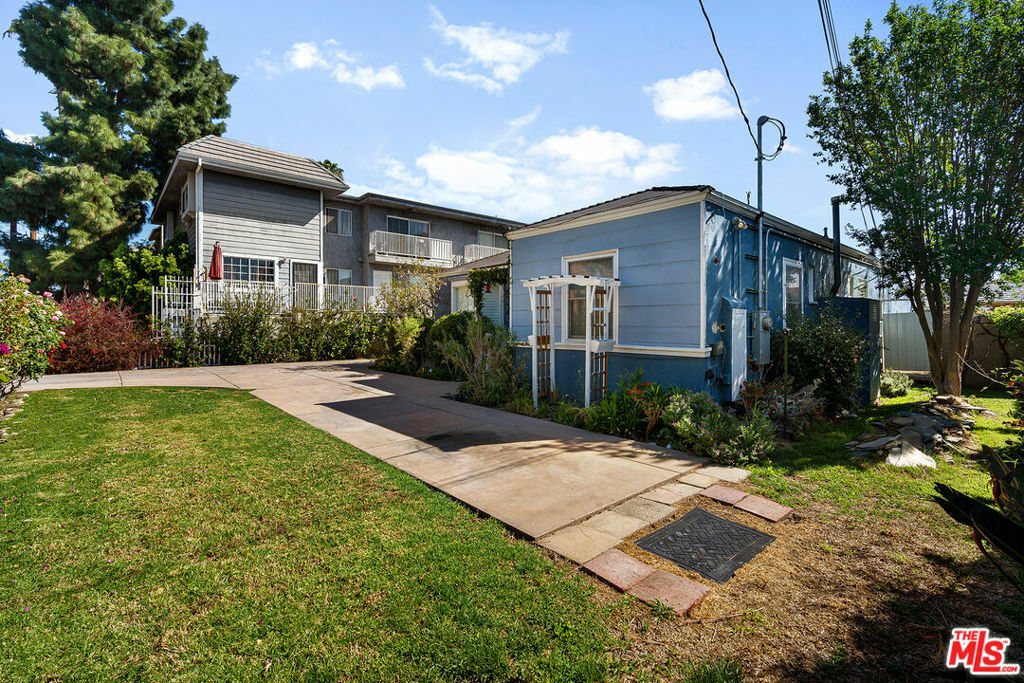 Property Photo:  6704 Kester Avenue  CA 91405 