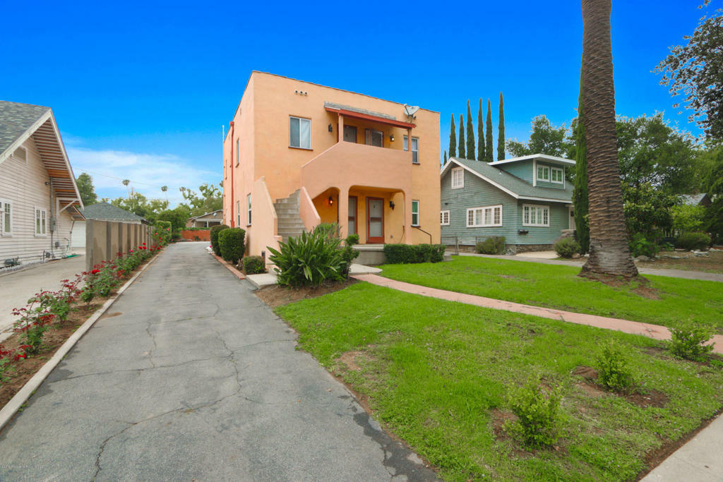 Property Photo:  123 S Grand Oaks Avenue 4  CA  