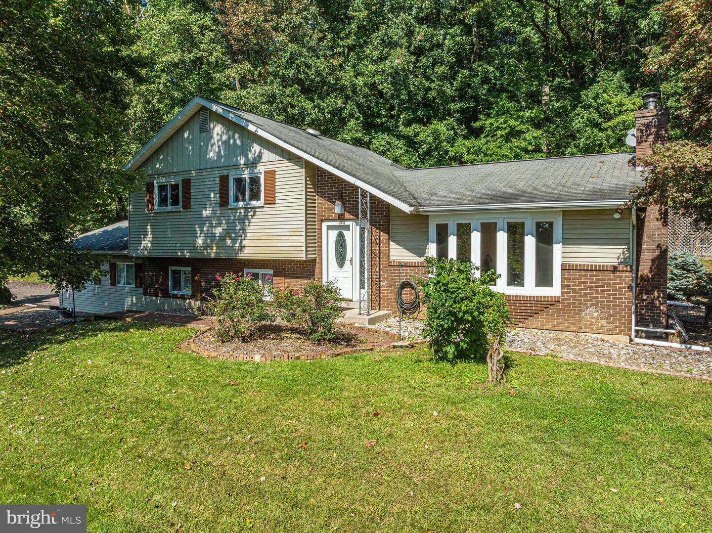 Property Photo: 3081 New Hill Way PA 18081